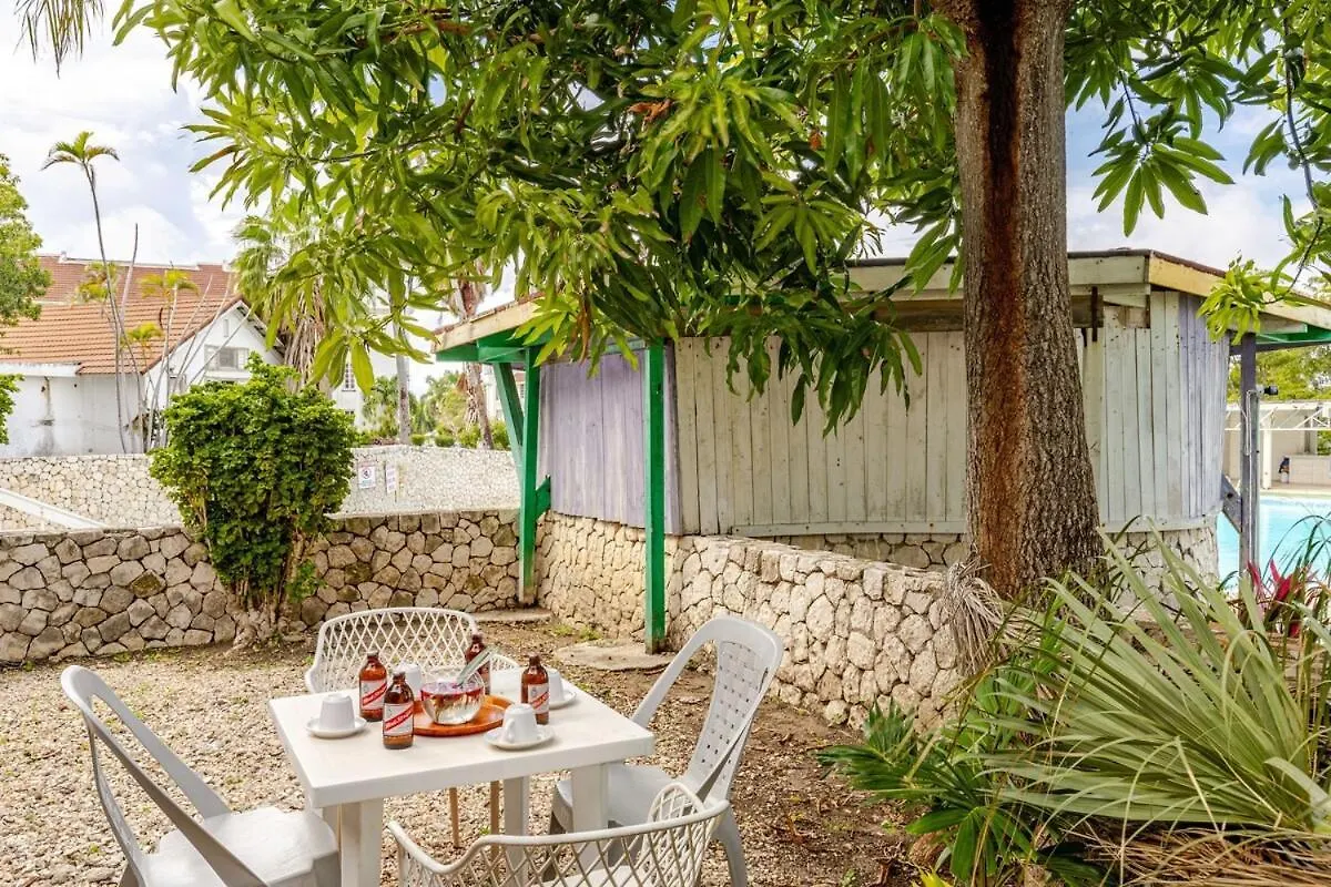 Calypso Villa - 2Bedrm 2Bathrm Pool View & Beach 203 Montego Bay Apartament
