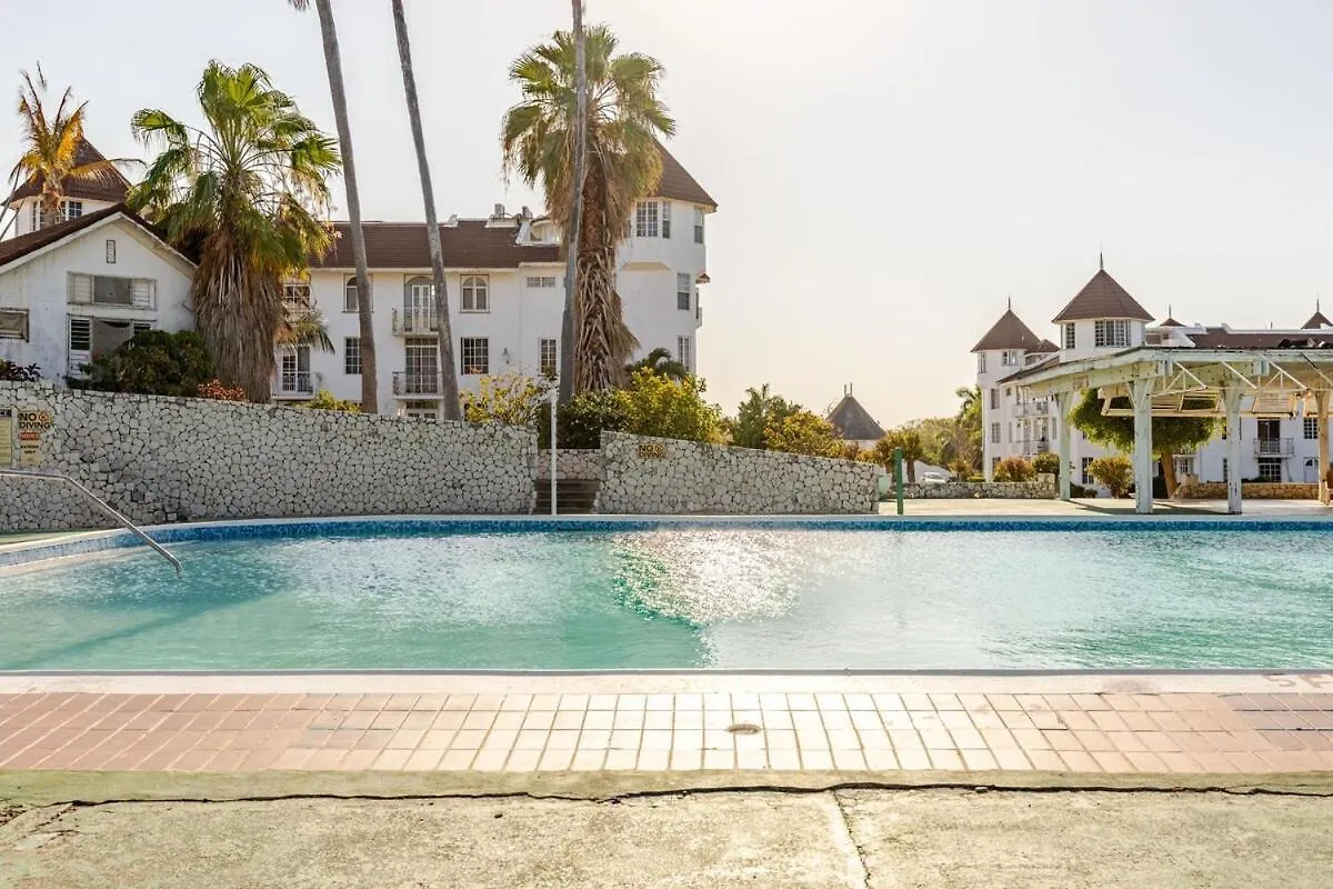 Calypso Villa - 2Bedrm 2Bathrm Pool View & Beach 203 Montego Bay 0*,  Jamajka