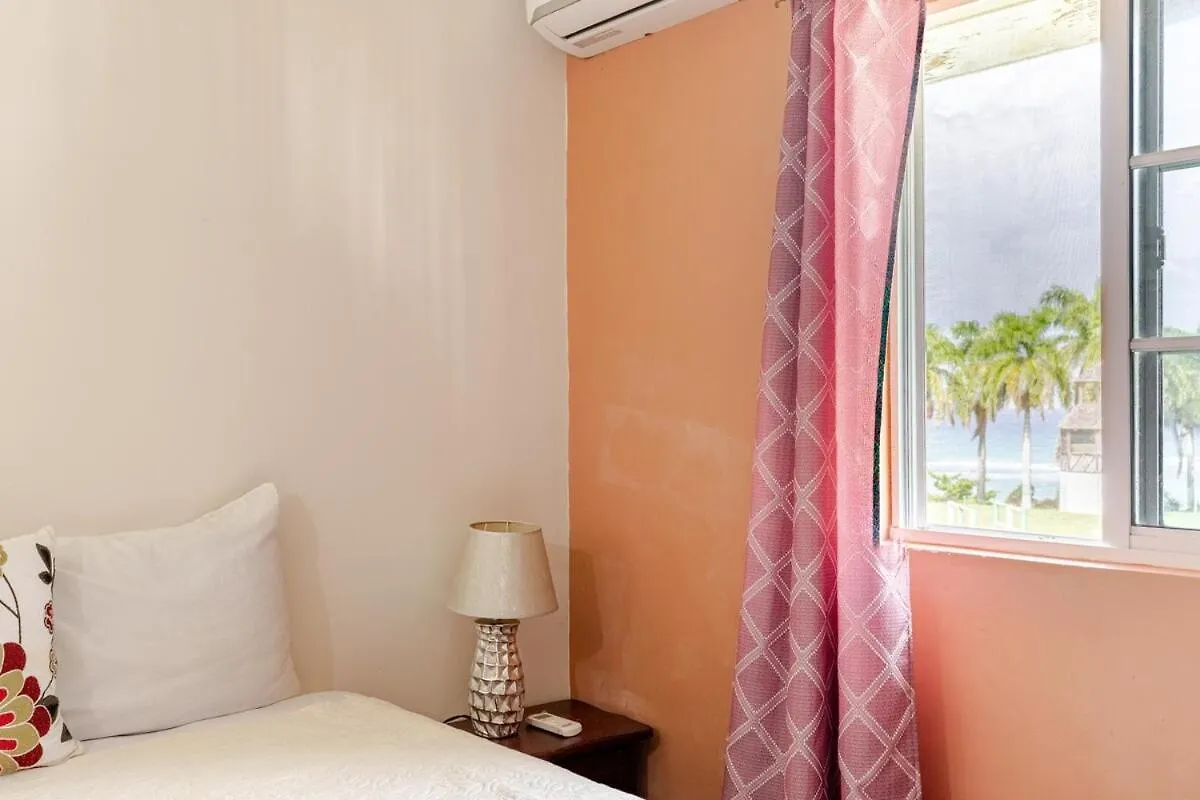 Calypso Villa - 2Bedrm 2Bathrm Pool View & Beach 203 Montego Bay Jamajka